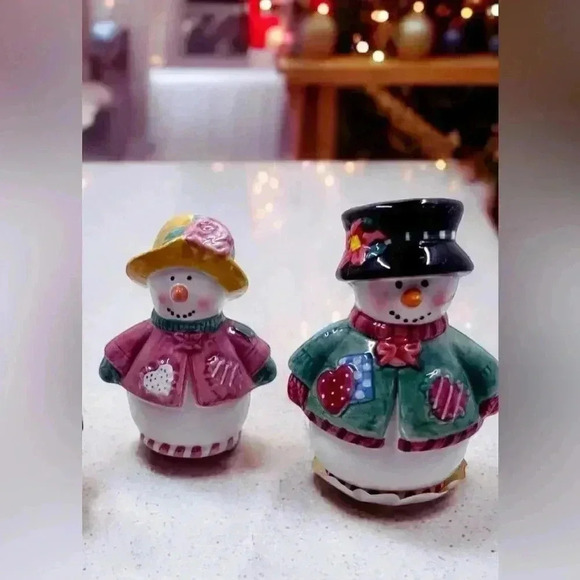 VTG Mr & Mrs Boho Snowman Wearing Sweaters Ceramic Salt & Pepper Shakers - Picture 6 of 9